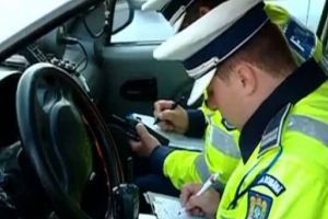 Poliţia, în acţiune: Amenzi de peste 40.000 de lei, dar şi permise reţinute
