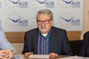 Moloţ ar vrea liste separate pentru euro-parlamentare