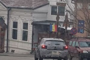 O Dacie camuflată, pe străzile din Piteşti #Fotografia a ajuns în presa internaţională!