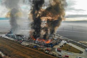 VIDEO. Mărturii de la incendiul de COȘMAR de la SOLINA Alba Iulia. Muncitor la construcţia fabricii: Au fost luate toate măsurile de protecţie posibile