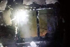 FOTO-ULTIMĂ ORĂ: Incendiu puternic la un apartament din Focşani