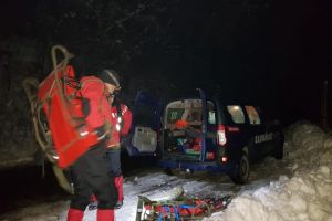 Interventie riscanta a salvamontistilor: Persoane surprinse de avalansa in masivul Calimani. Un mort