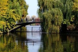O MILIONĂREASĂ cunoscută îşi trăieşte viaţa la MAXIM...dar şi ferită de ochii lumii. AVENTURĂ 18+...în Parcul Herăstrău