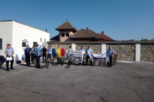 Angajaţii din penitenciare protestează din nou!