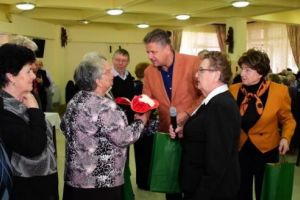 “Zi de club” cu surprize pentru pensionarii din Târgu-Mureş