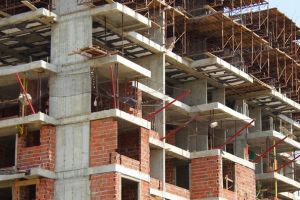 100 de muncitori indieni vin la Braşov să lucreze la un proiect imobiliar