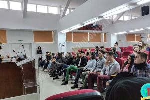 Elevii din Dâmboviţa şi-au luat avocat!  Ștefania Busuioc este avocatul elevilor