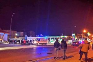 FOTO: ACCIDENT rutier la intrare în Sibiu produs de un şofer beat. O femeie însărcinată, din Alba, în comă