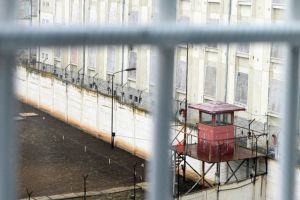 Poliţiştii şi angajaţii din penitenciare ies în stradă