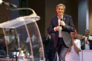USR sau povestea naivilor utili de care s-a lipit Dacian Cioloş la prima candidatură din viaţă
