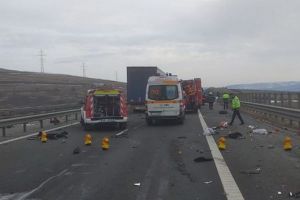 FOTO: Microbuz cu pasageri răsturnat pe Autostrada A3!