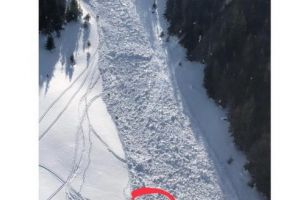 FOTO: Turistul decedat în avalanşa din Călimani, recuperat cu  elicopterul