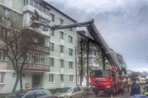 Cadavru gasit intr-un apartament din municipiul Piatra Neamt. Victima ar fi un fost ofiter (galerie foto)