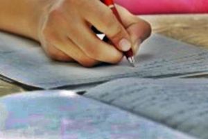 Edi, un băiat de 10 ani din Ghilad, îşi face temele la lumânare. Ajutaţi-l să aibă lumină în casă
