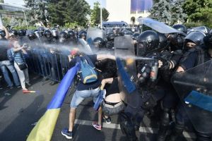 Expertiză în curs privind gazele folosite de jandarmi la protestul din 10 august 2018