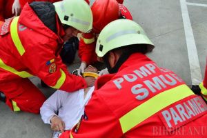Salvaţi de la moarte de pompieri: Mamă şi fiu, intoxicaţi cu monoxid de carbon, în Sălard