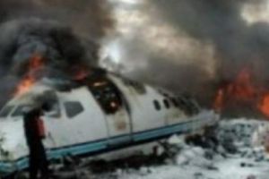 DEZASTRU în AER. AVION căzut peste o CASĂ. Mai mulţi MORȚI. FOTO în ARTICOL