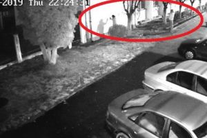 VIDEO: Zidul unei şcoli mureşene vandalizat de doi tineri!