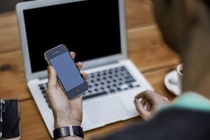 În ce stare a ajuns un tânăr care şi-a vândut rinichiul pentru a-şi cumpăra un iPhone