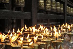 O tânără a murit după ce a fost exilată într-o colibă fiindcă era la menstruaţie