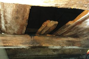 FOTO Incendiu la o şură din Aciliu – Au intervenit pompierii