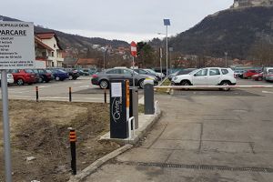 Deva: Parcarea Publică din Piaţa Unirii funcţionează, de ieri, în regim cu plată