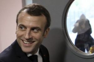 Macron aplică „Manevra Băsescu” pentru a-şi relansa cariera