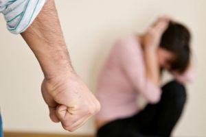 Scandal şi bătaie în patru familii din Gorj