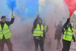 Politically incorrect. E BĂTAIE PE CAPITALUL POLITIC AL „VESTELOR GALBENE”! Încă două grupuscule îşi anunţă intrarea pe scena politică franceză!