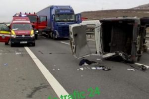 VIDEO: Incredibil! Şoferul care a produs accidentul cu 5 răniţi de pe A3 era live pe Facebook!