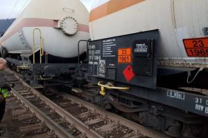 Tren incarcat cu gaz, deraiat. Traficul a fost oprit