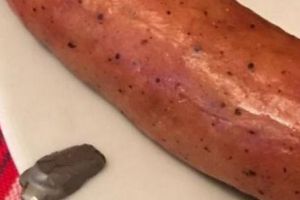 Cârnaţi ”asezonaţi” cu bucăţi metalice