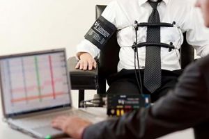 Un primar din Gorj cere testarea cu detectorul de minciuni, după ce contabila l-a acuzat că a ...