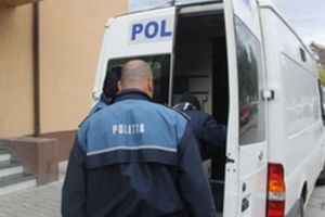 TIRIST BĂUT, ÎN AREST DUPĂ CE A LOVIT O FEMEIE ŞI A FUGIT!
