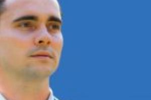 Șeful tinerilor liberali din Timiş îi desfiinţează pe social-democraţii care i-au făcut tatăl şef al Direcţiei Silvice din Caraş-Severin!