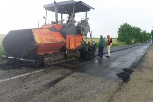Lucrări de întreţinere pe drumul Luna de Sus-Băişoara