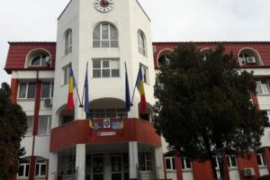 Salarii plafonate la Primăria Curtea de Argeş