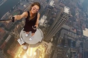 Îţi place să îţi faci SELFIE-URI? Ar trebui să ştii asta…