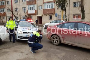 Imagini de la eveniment. Accident rutier pe strada Baba Novac din Constanta, zona Cimitirului Municipal. Victima este un copil (galerie foto+video) 