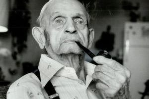Statul american Hawaii vrea să aprobe o lege prin care s-ar interzice vânzarea de ţigarete către orice persoană care are mai puţin de 100 de ani