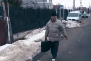 A suflat valiza criminalistică de sub ochii poliţiştilor! VIDEO