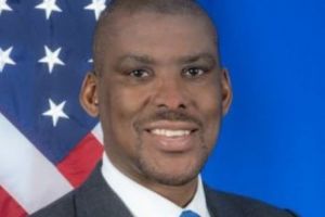Le-a vorbit studenţilor în română! Ce a spus ambasadorul SUA despre alegerile care vin VIDEO