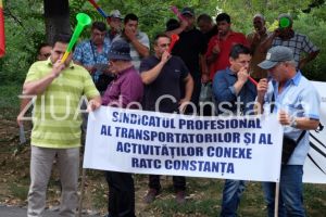 Soferii RATC protesteaza in fata Primariei Constanta (galerie foto)