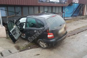 Accident pe DN 72, la Dărmăneşti. Nu a adaptat viteza în curbă
