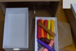 Au fost PRINȘI bărbaţii care au înlocuit cu PLASTILINĂ telefoanele comandate online. Ce METODĂ au folosit