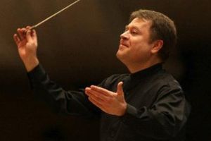 Dirijorul rus Mark Kadin şi pianistul Horia Mihail, pe scena Filarmonicii Braşov