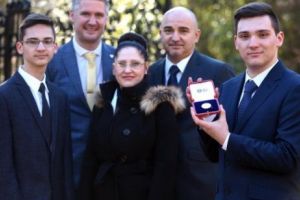 Regina Angliei ŞI UN ROMÂN, LEGĂTURĂ NEŞTIUTĂ. Lumea a aflat povestea de aur. Breaking news