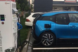 Staţiile de încărcare pentru maşinile electrice vor fi mai vizibile
