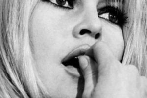 Brigitte Bardot anunţă că va CANDIDA la europarlamentare pe lista partidului ANIMALIST