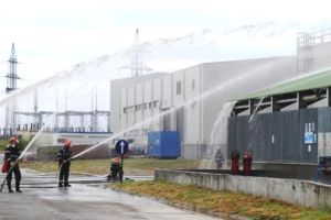 I.S.U. CĂLĂRAŞI A DESFĂŞURAT UN AMPLU EXERCIŢIU TACTIC, FIIND SIMULATE INTERVENŢII DE STINGERE A INCENDIILOR LA REZERVOARE CU COMBUSTIBIL, LA ACCIDENT RUTIER, DECONTAMINARE ŞI ACORDARE PRIM AJUTOR UNOR PERSOANE RĂNITE